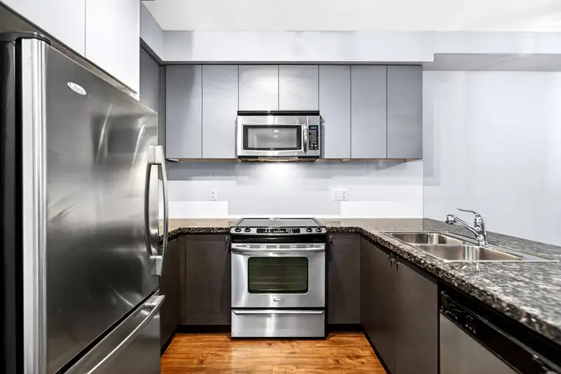 211 6420 194 STREET - photo 3 of 34