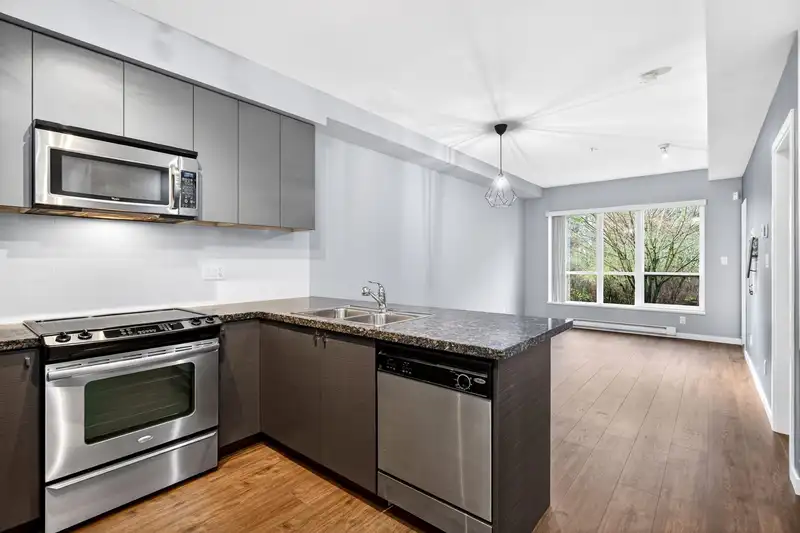 211 6420 194 STREET - photo 4 of 34