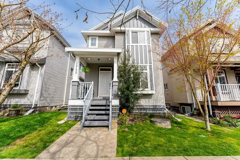 19159 70 AVENUE - photo 1 of 40
