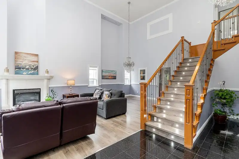 12259 98A AVENUE - photo 3 of 39