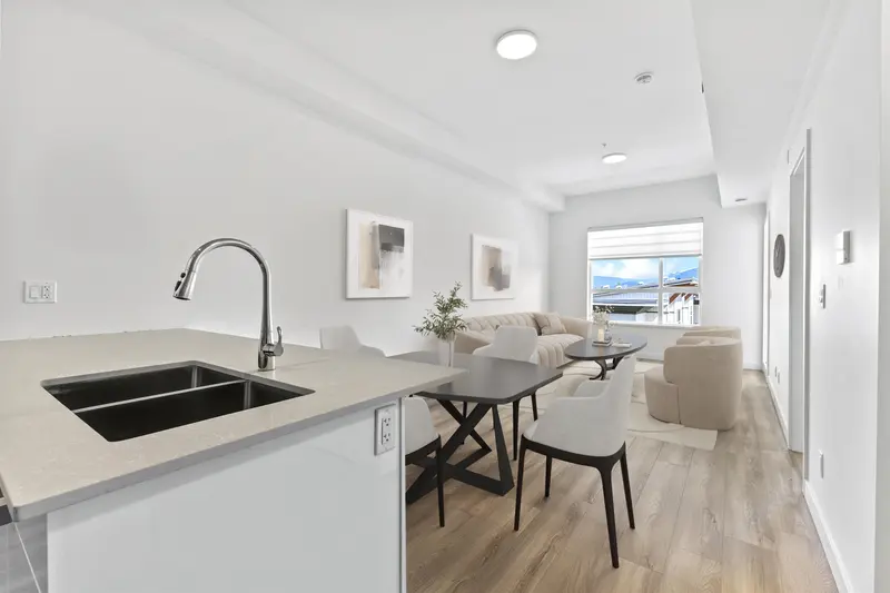 510 11913 BURNETT STREET - photo 1 of 18