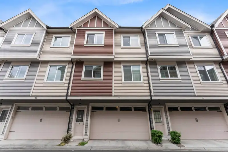 7 14338 103 AVENUE - photo 1 of 30