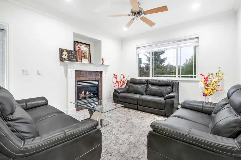 15089 66A AVENUE - photo 4 of 35