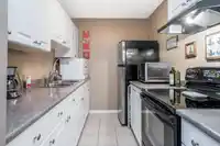70 17712 60 AVENUE - thumbnail 4