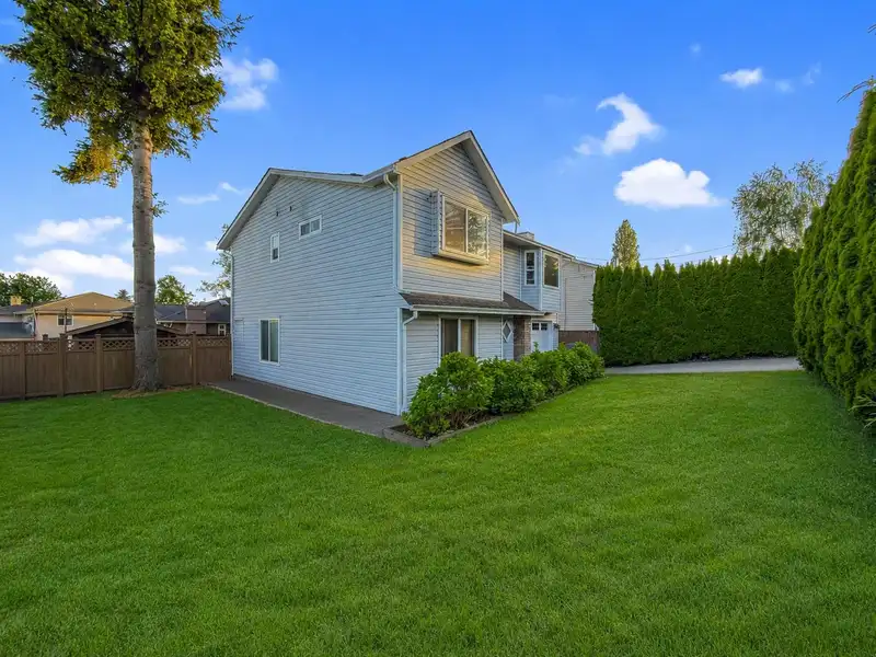 14318 68 AVE - photo 3 of 29