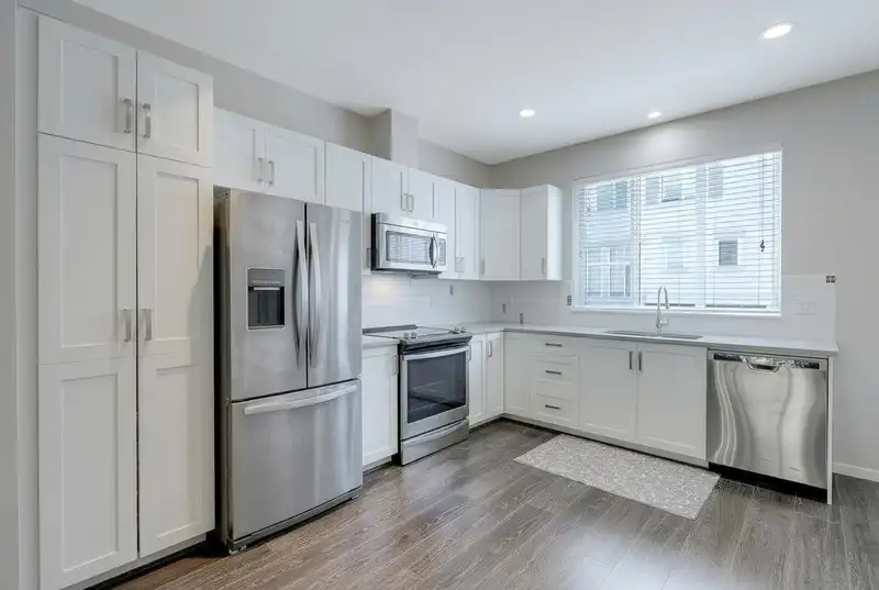 51 5858 142 STREET - photo 4 of 40