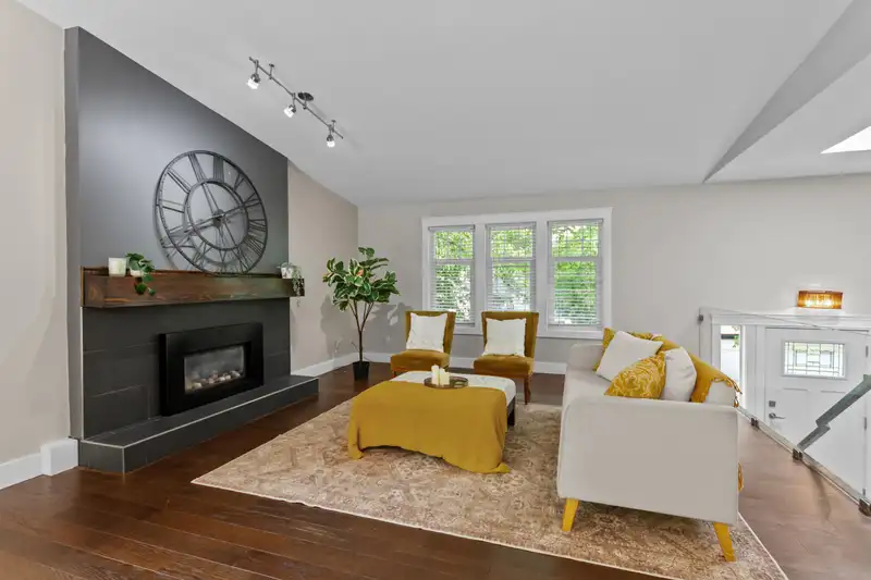 18312 59A AVENUE - photo 4 of 20