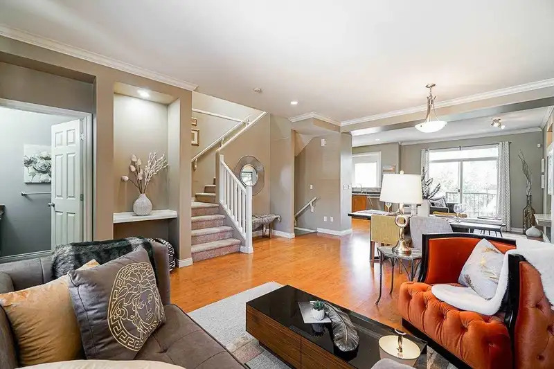 11 15168 66A AVENUE - photo 2 of 37