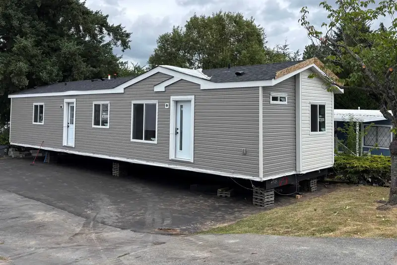 104 8220 KING GEORGE BOULEVARD - photo 4 of 26