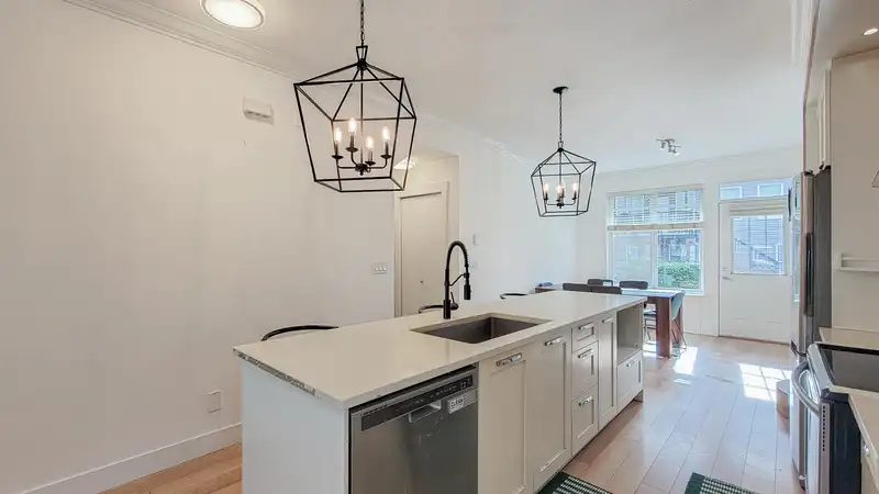 11 6350 142 STREET - photo 4 of 24