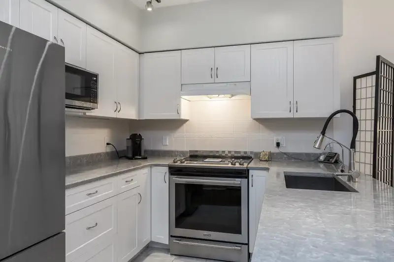 102 16068 83 AVENUE - photo 4 of 37