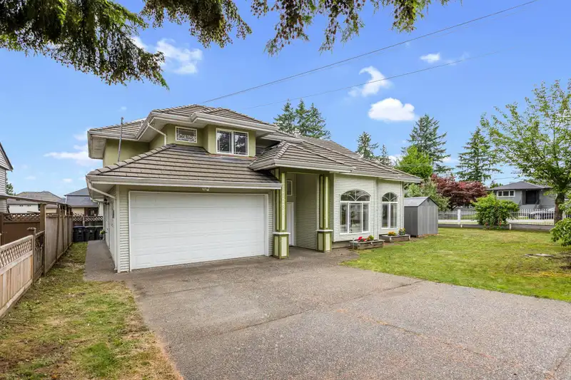 12291 100 AVENUE - photo 2 of 34