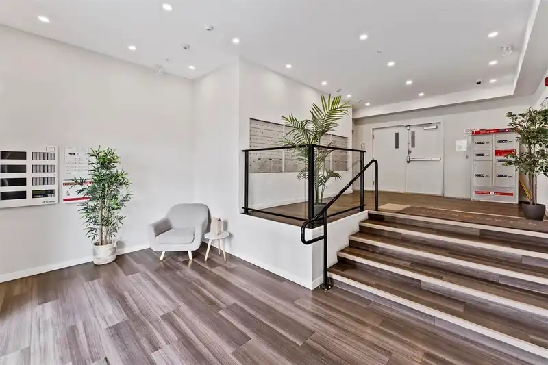 402 13623 81A AVENUE - photo 3 of 11
