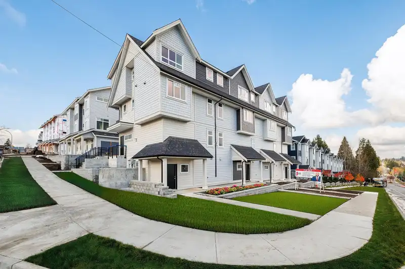 10 14391 61A AVENUE - photo 2 of 25