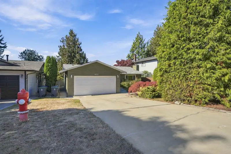 6333 180A STREET - photo 3 of 25