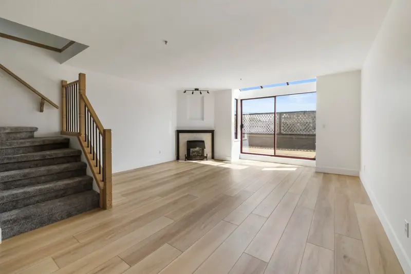 209 22356 MCINTOSH AVENUE - photo 1 of 25