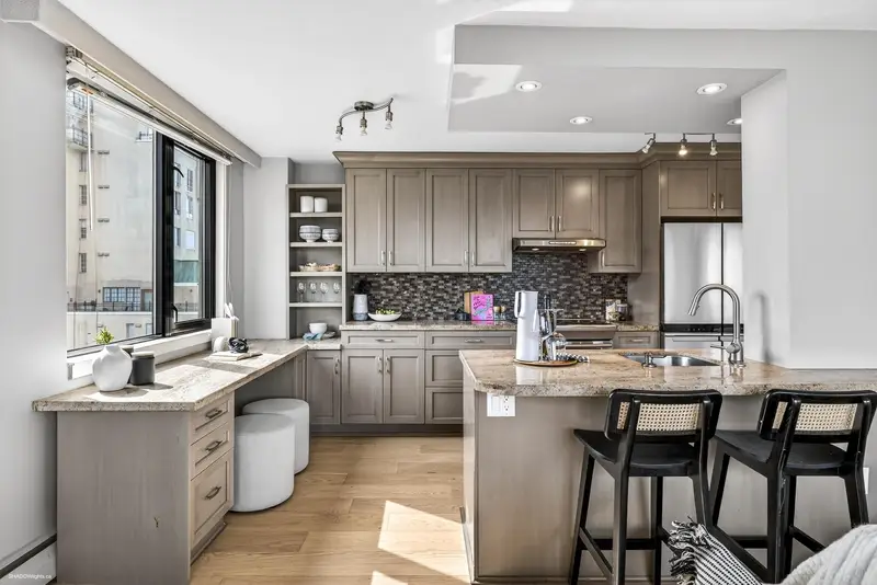 1404 1330 HARWOOD STREET - photo 2 of 25