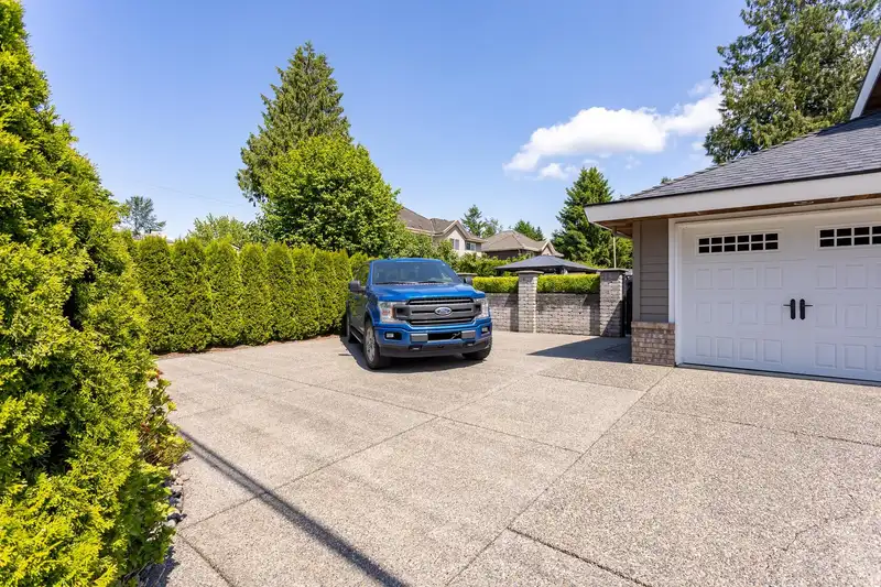 10758 158 STREET - photo 2 of 40