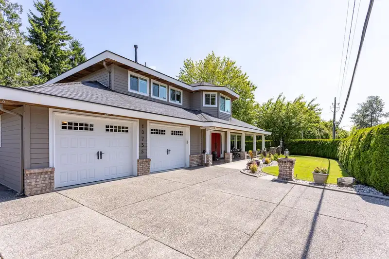 10758 158 STREET - photo 3 of 40