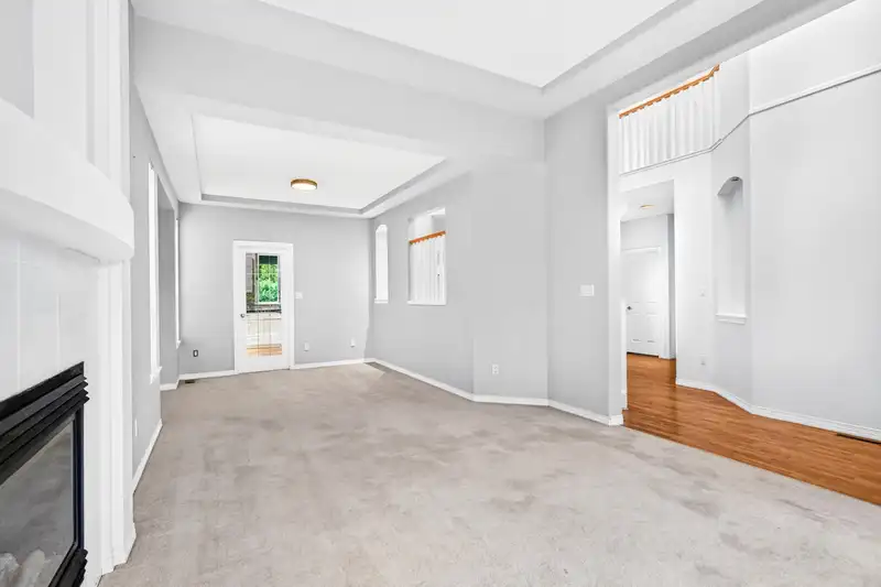 16642 61 AVENUE - photo 3 of 40