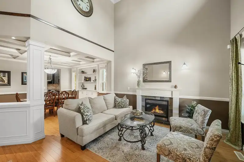 17848 70 AVENUE - photo 3 of 34