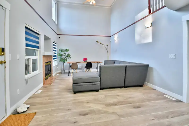 15402 110 AVENUE - photo 4 of 36