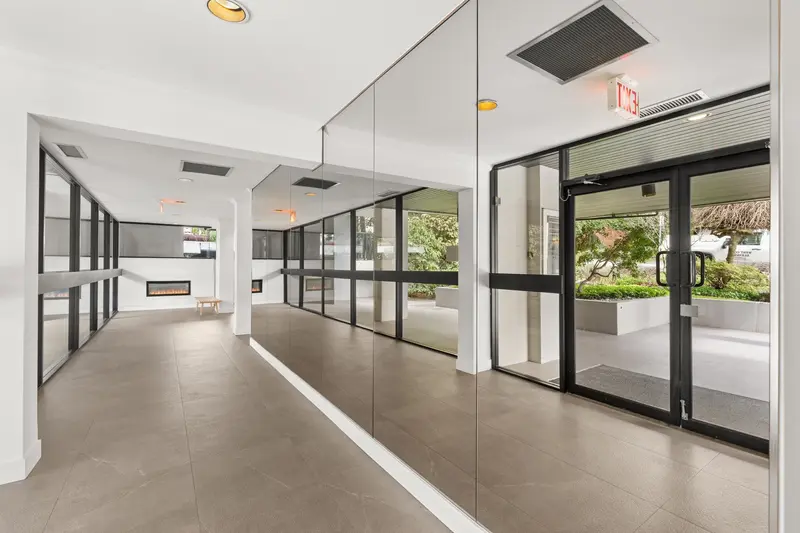 704 650 16TH STREET - photo 4 of 25