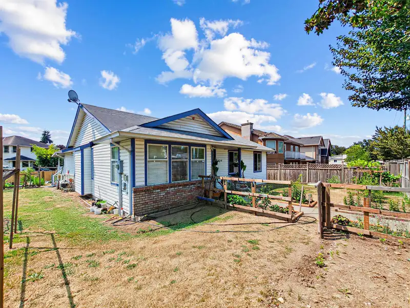 14116 88 AVENUE - photo 2 of 30