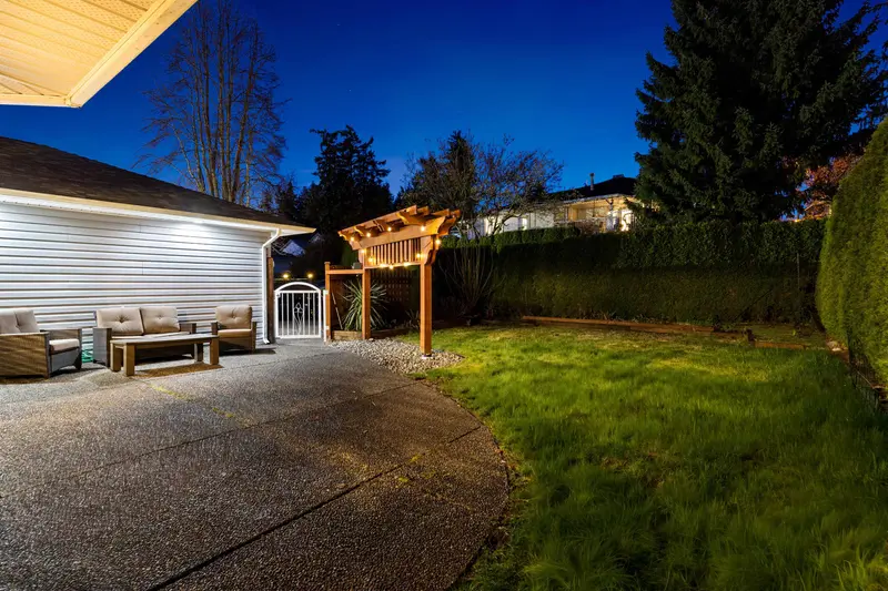 1960 128 STREET - photo 3 of 25