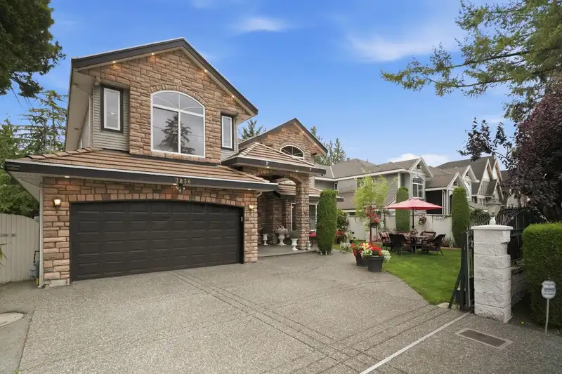 7836 127 STREET - photo 2 of 25