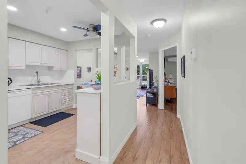 325 13880 70 AVENUE - photo 3 of 20