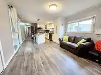 56 8220 KING GEORGE BOULEVARD - thumbnail 3