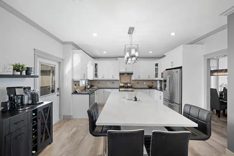19354 72A AVENUE - photo 3 of 39