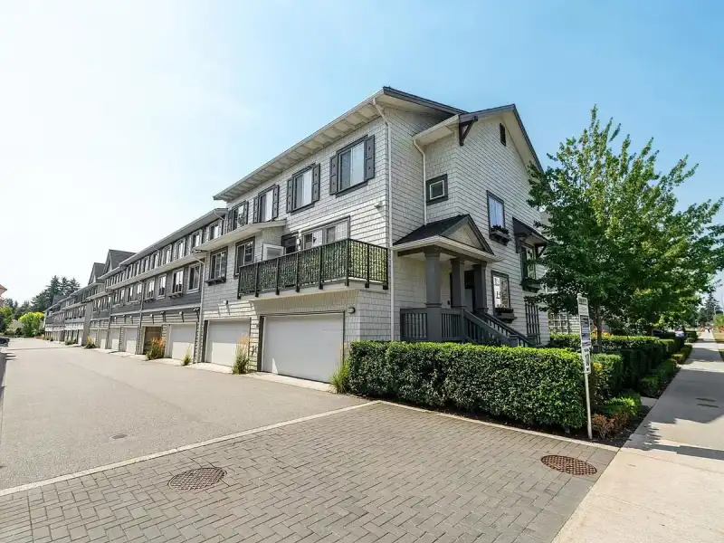 109 15850 85 AVENUE - photo 1 of 21