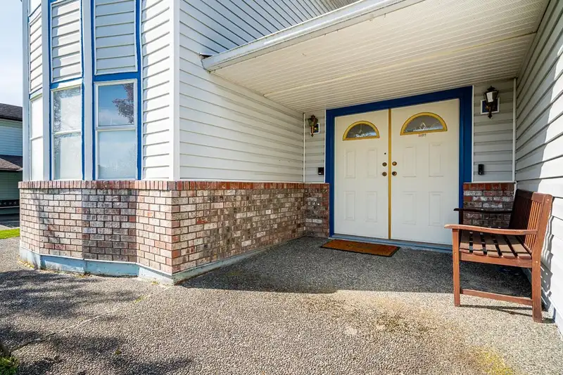 14317 89A AVENUE - photo 3 of 22