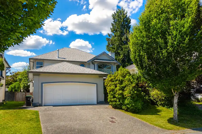 16042 108A AVENUE - photo 3 of 39