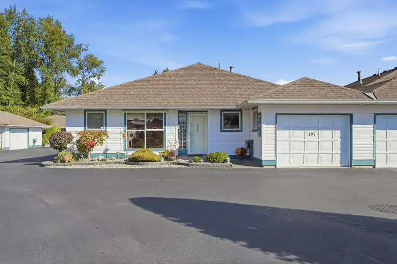 107 10172 141 STREET - photo 2 of 25