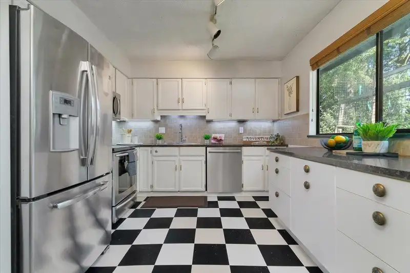 19532 62A AVENUE - photo 2 of 27