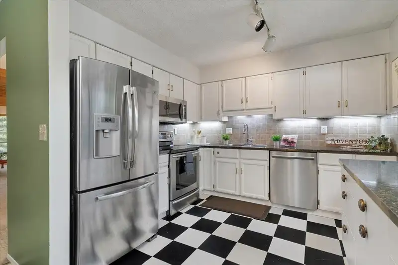 19532 62A AVENUE - photo 3 of 27