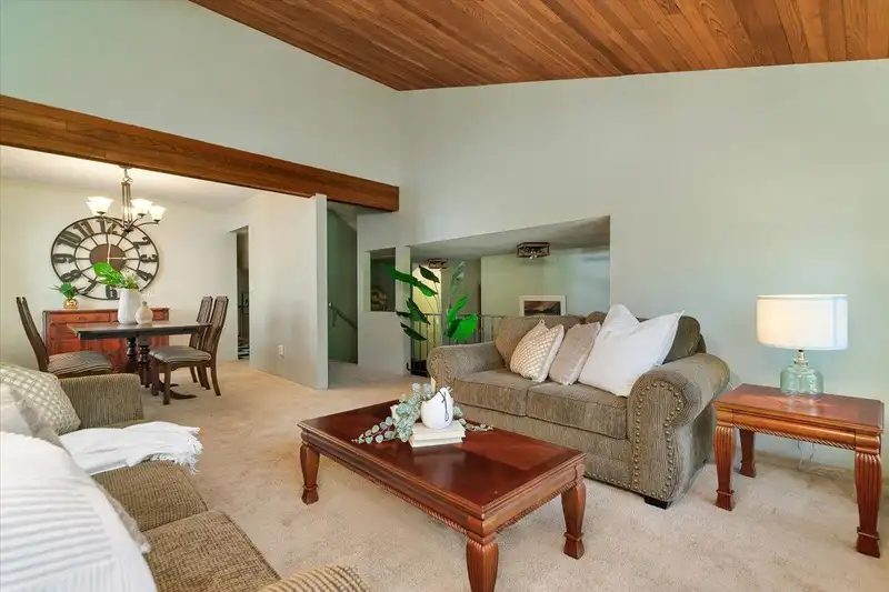 19532 62A AVENUE - photo 4 of 27