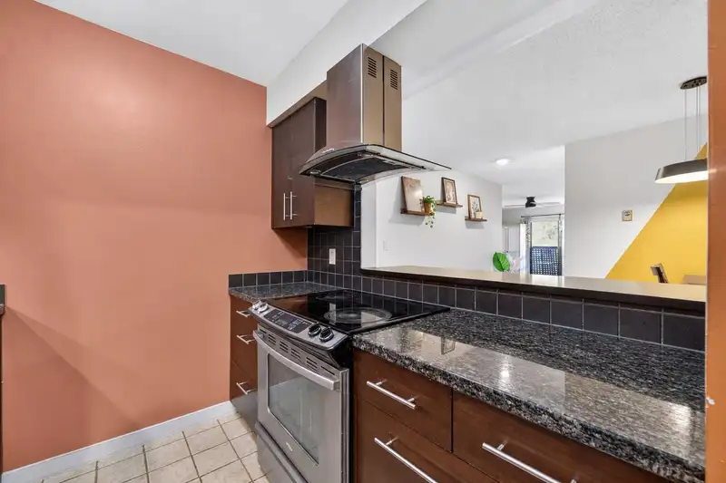 307 5906 176A STREET - photo 2 of 15