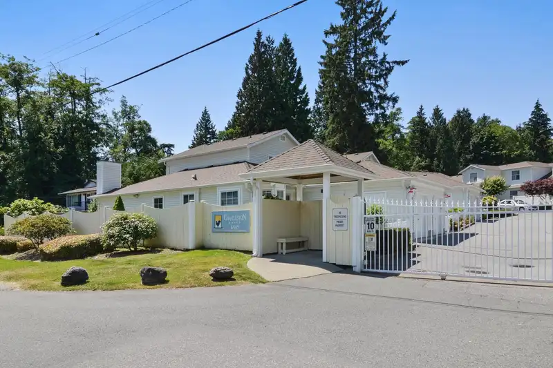 54 6537 138 STREET - photo 1 of 27