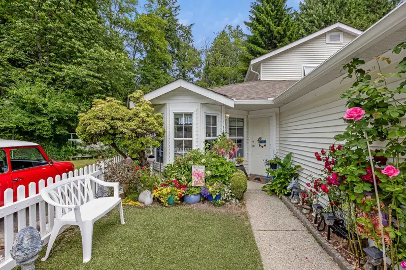 54 6537 138 STREET - photo 3 of 27