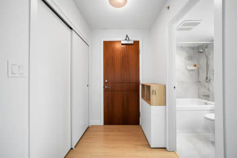 1007 13696 100 AVENUE - photo 3 of 33