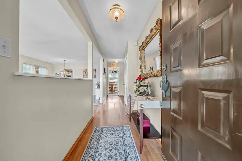15131 84 AVENUE - photo 2 of 25