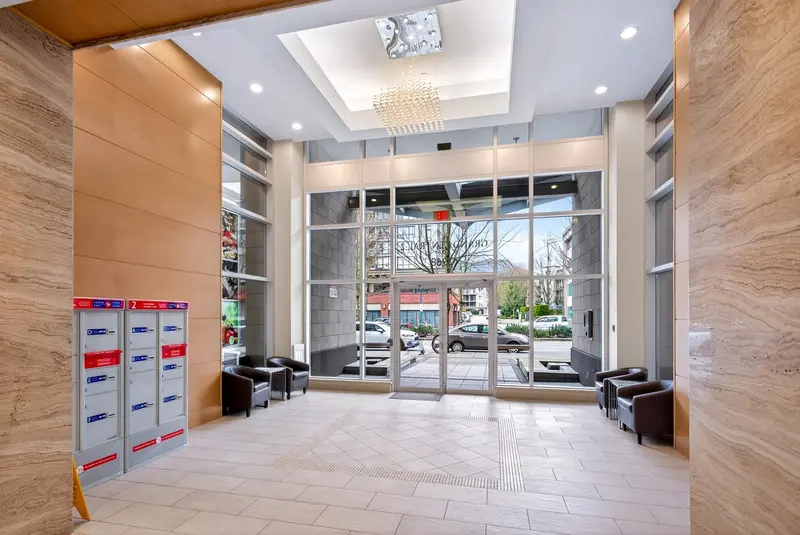 1904 2968 GLEN DRIVE - photo 3 of 25