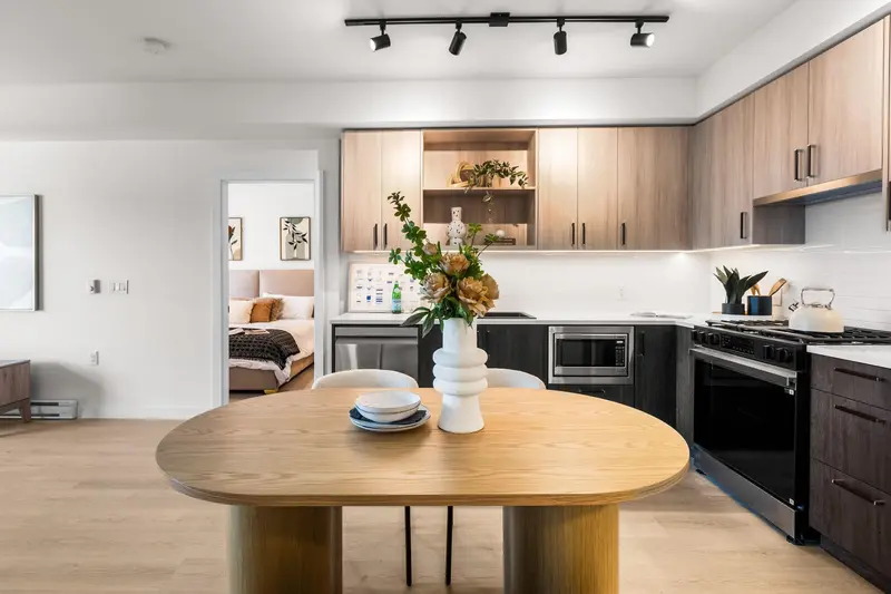 407 2002 ST. GEORGE STREET - photo 4 of 25