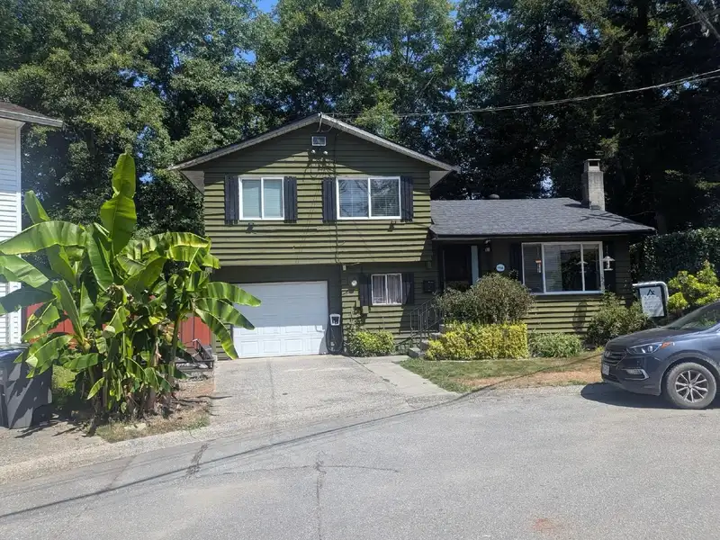 14083 66 AVENUE - photo 2 of 38