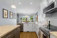 7 7067 189 STREET - thumbnail 16