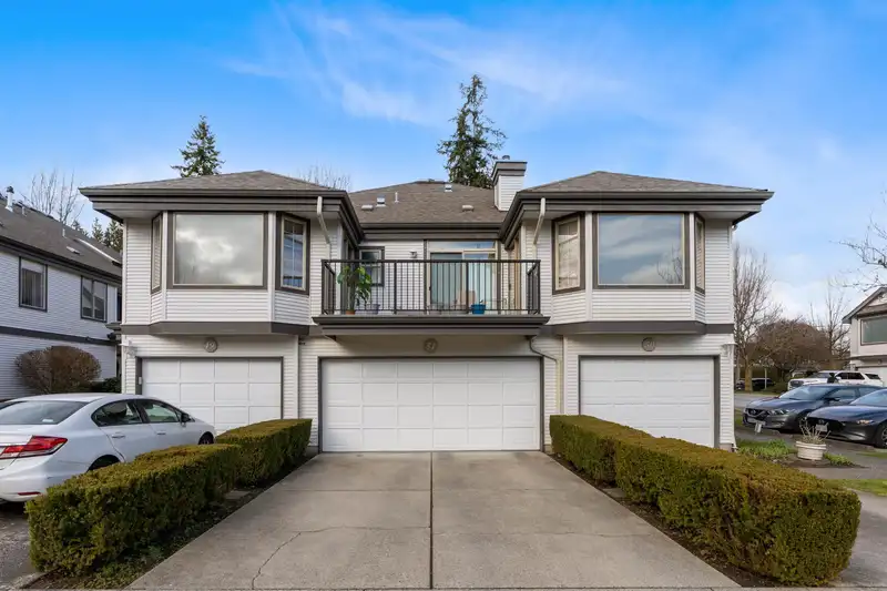 51 15840 84 AVENUE - photo 1 of 38